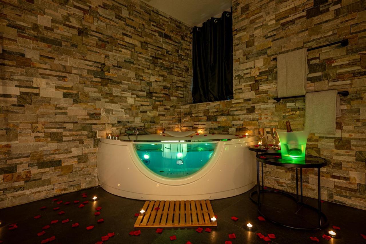 Cocon Relax - Jacuzzi - Cinema Apartment Montbeliard Ngoại thất bức ảnh
